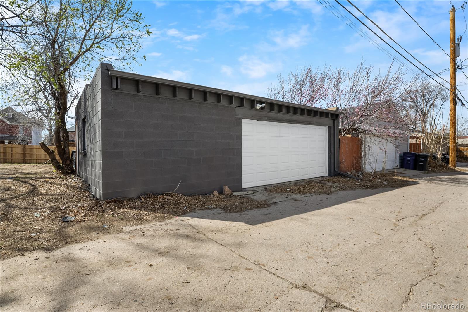 2207 E 25th