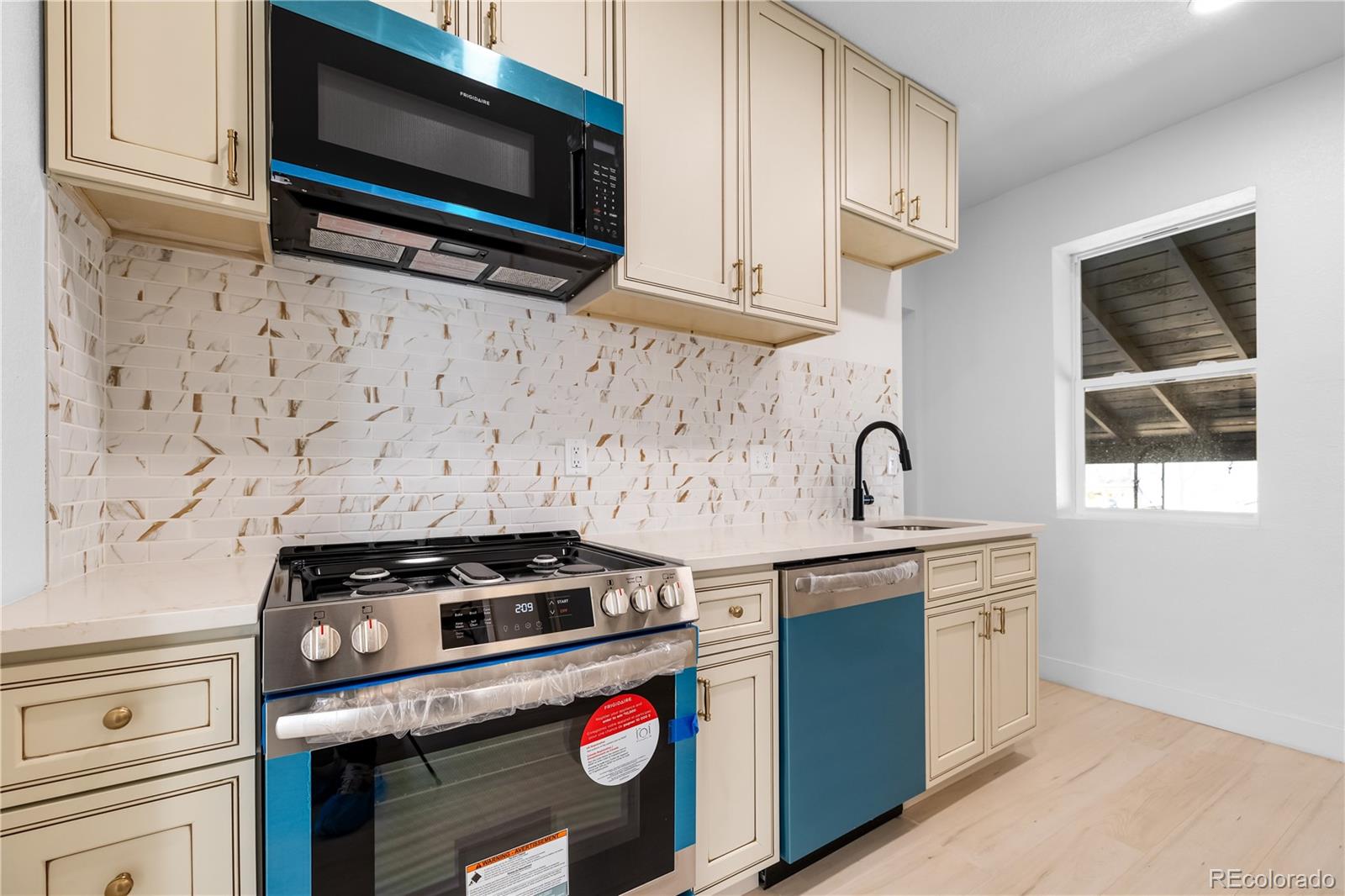 2207 E 25th