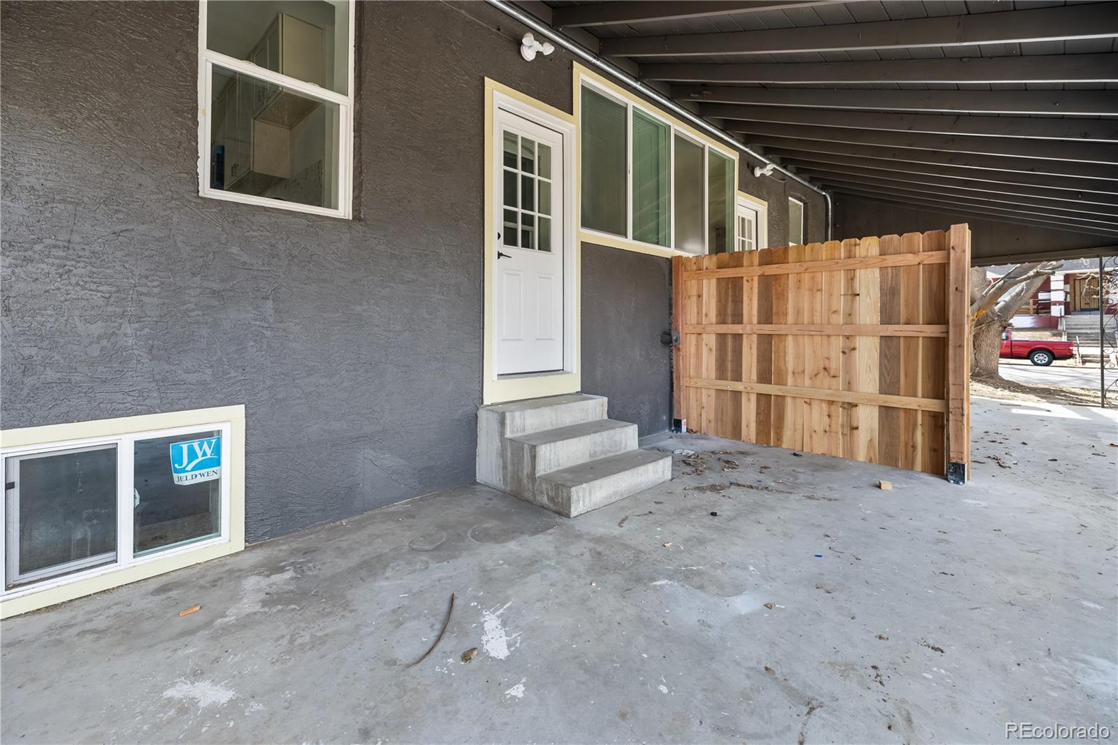 2207 E 25th