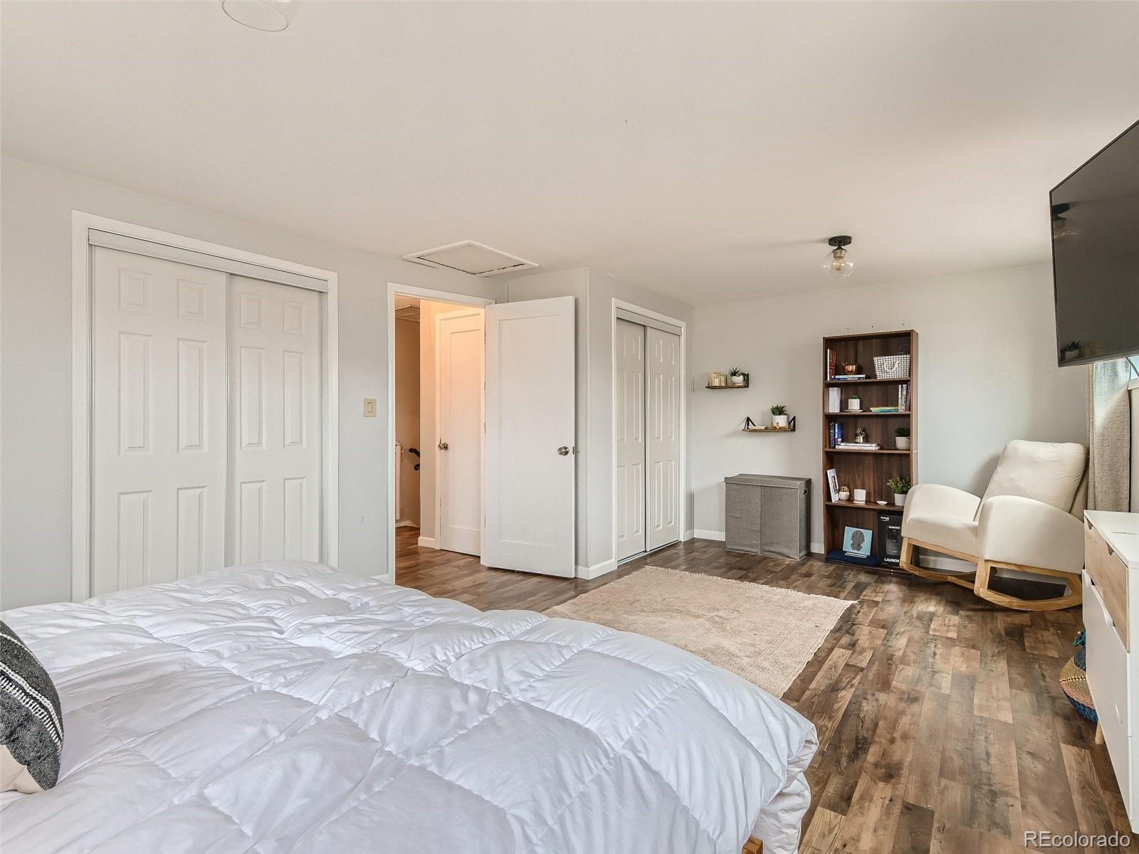 1530 W 104th Place