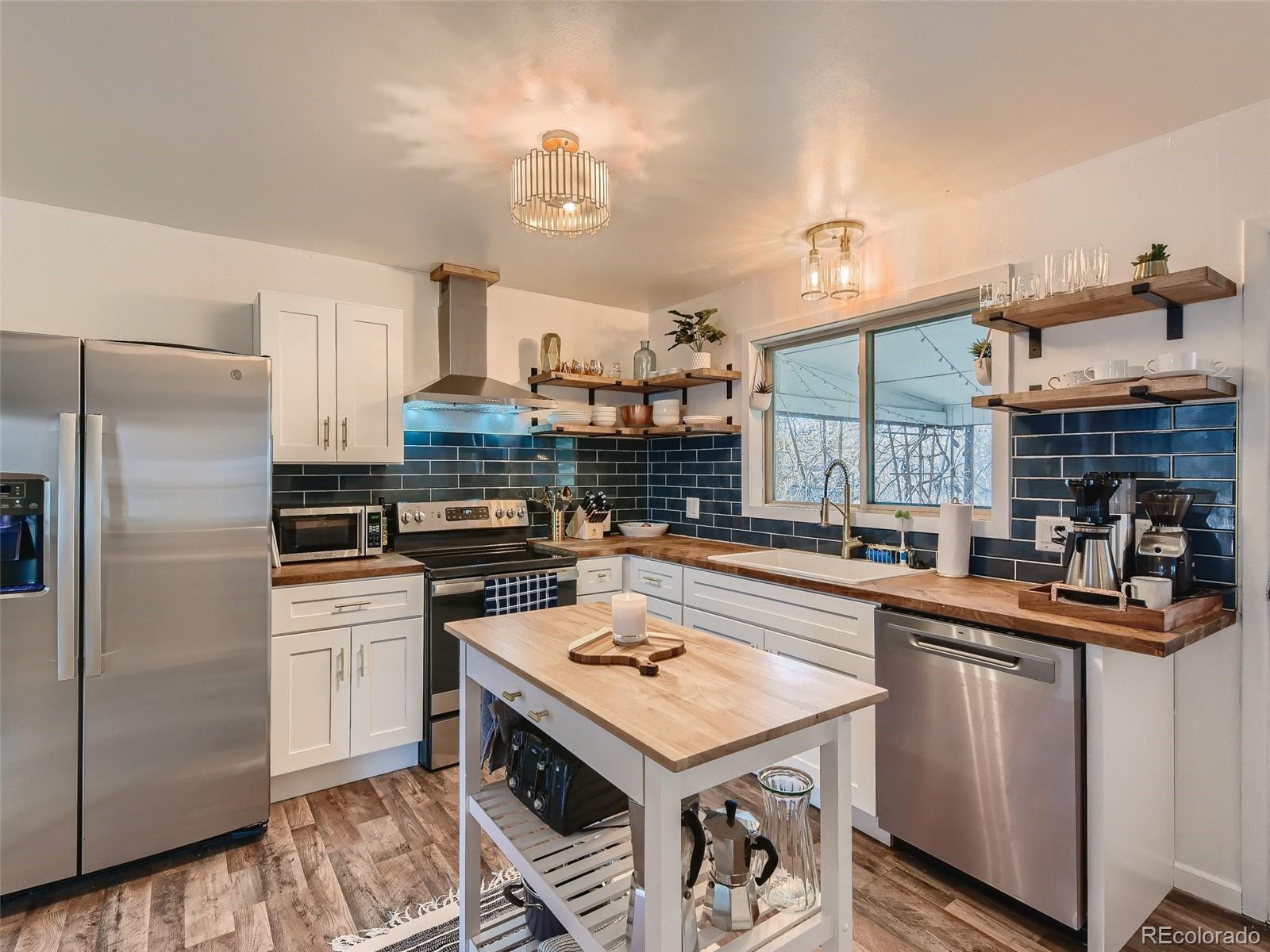 1530 W 104th Place