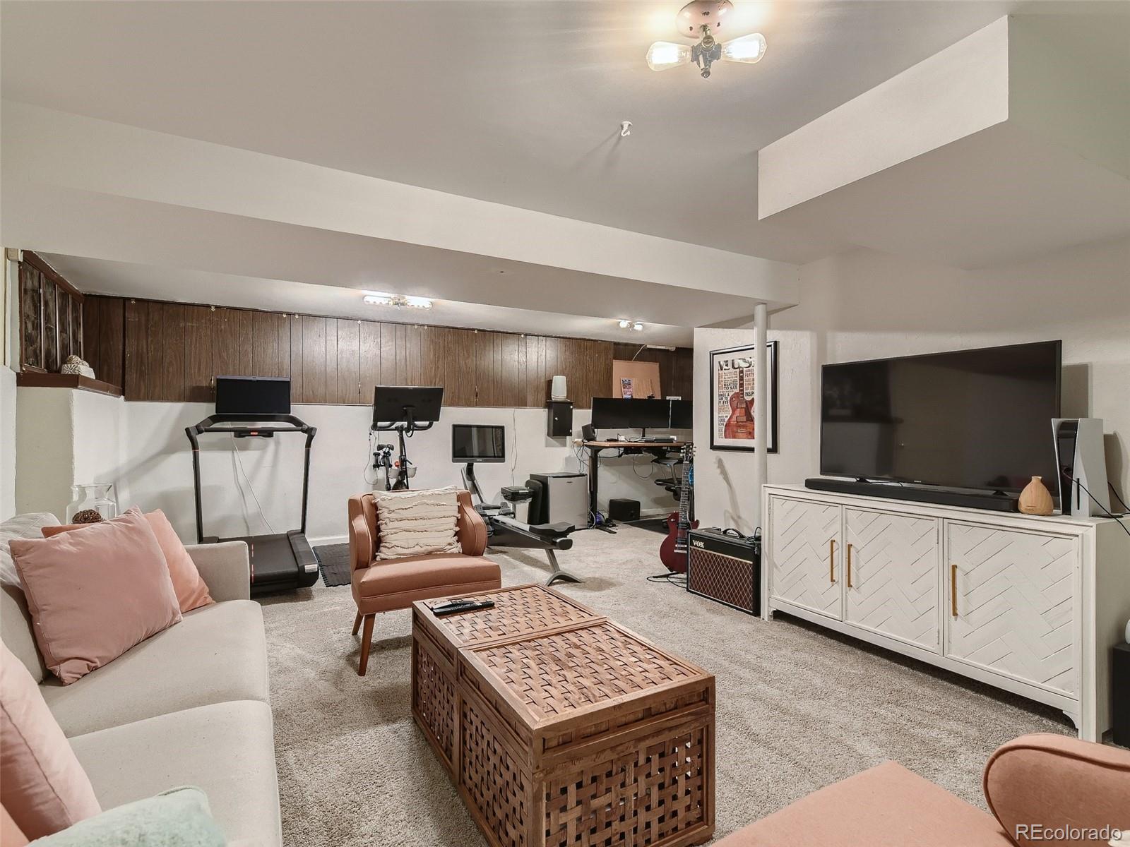 1530 W 104th Place
