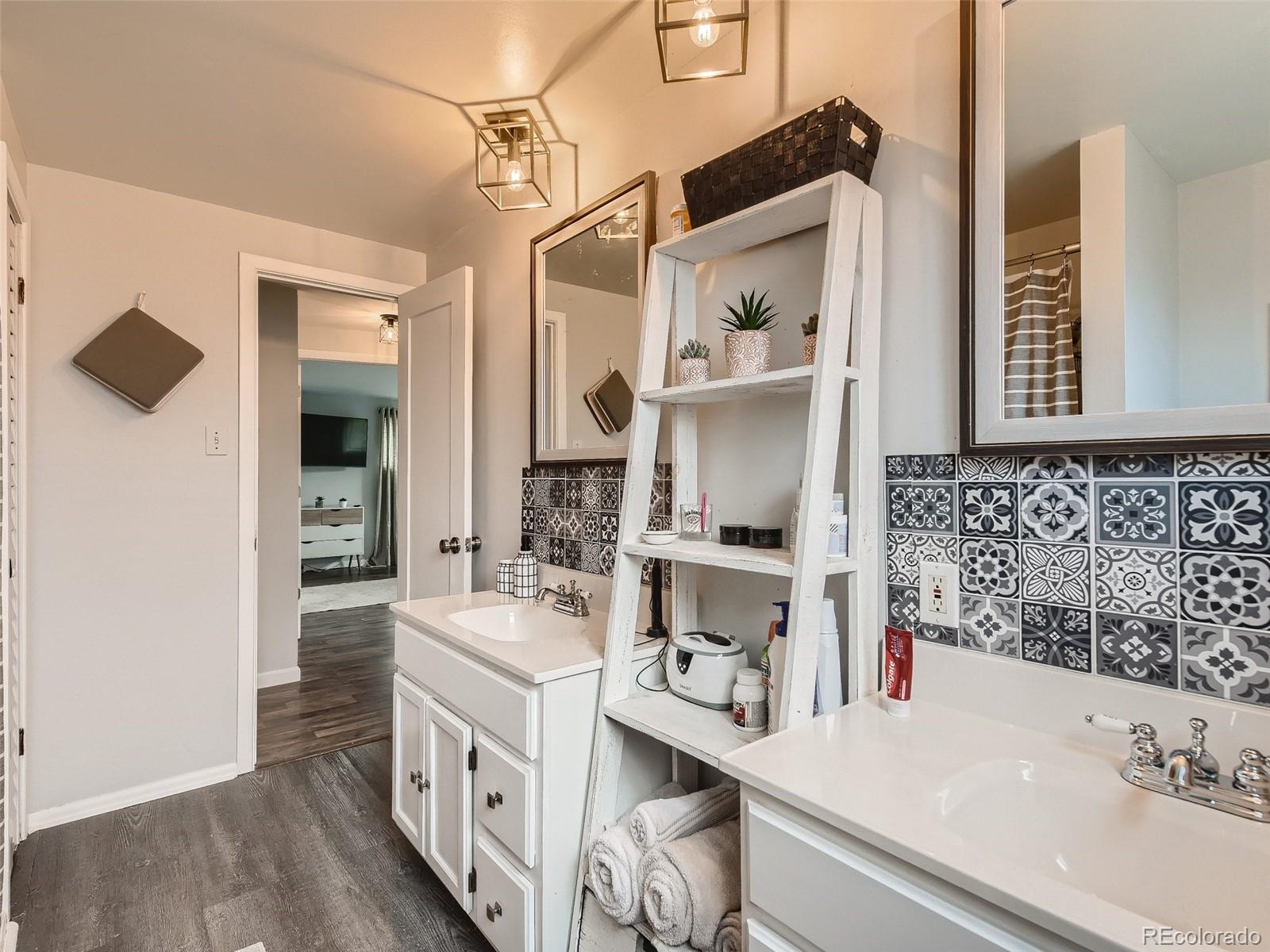 1530 W 104th Place