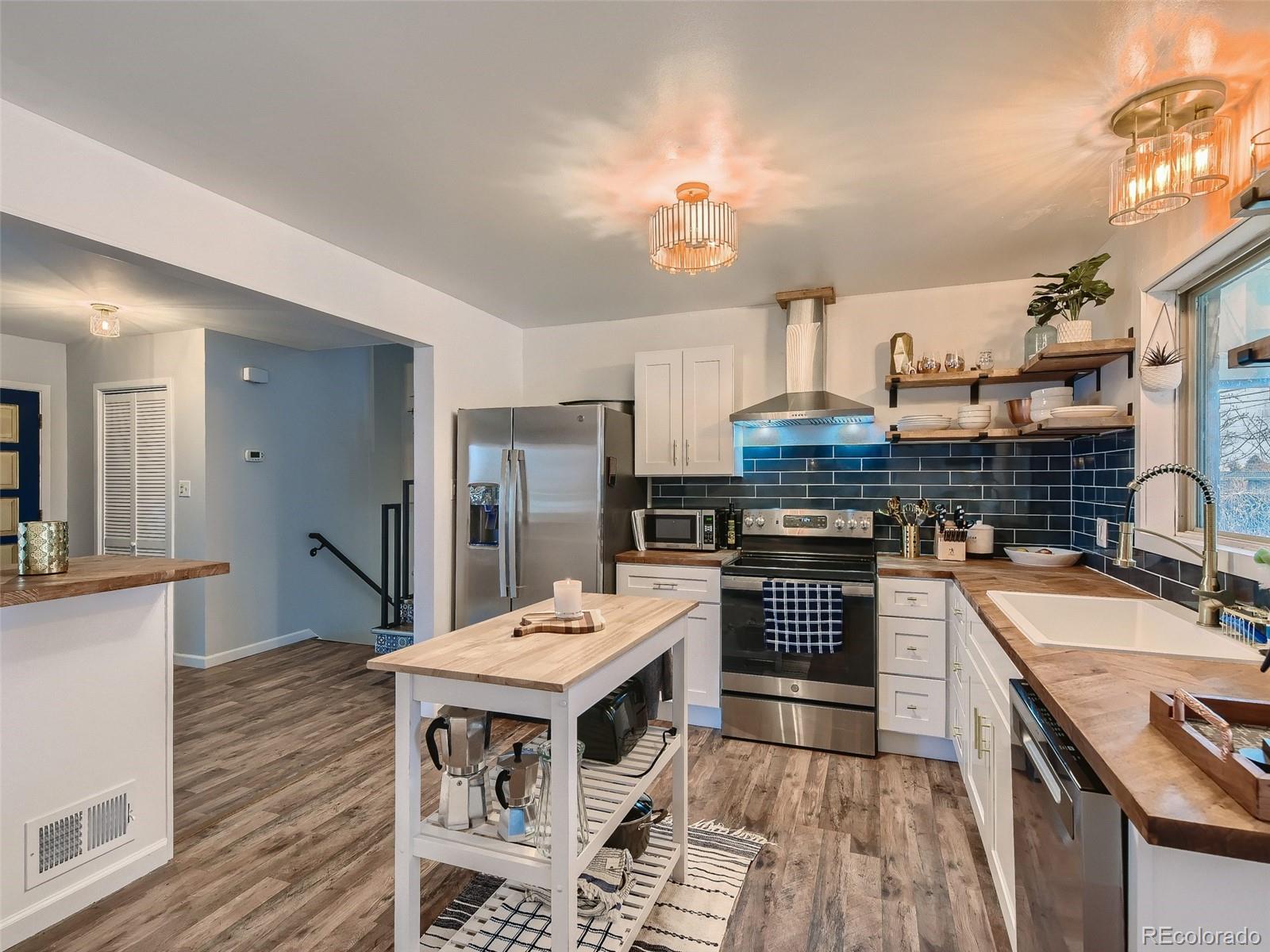 1530 W 104th Place