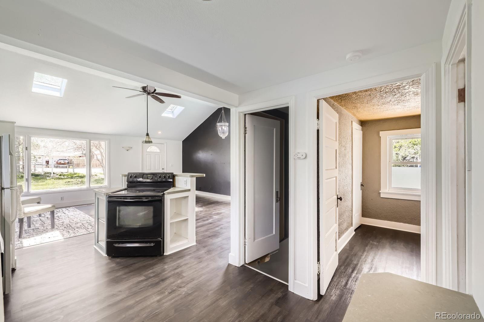 1115 W Quincy Avenue