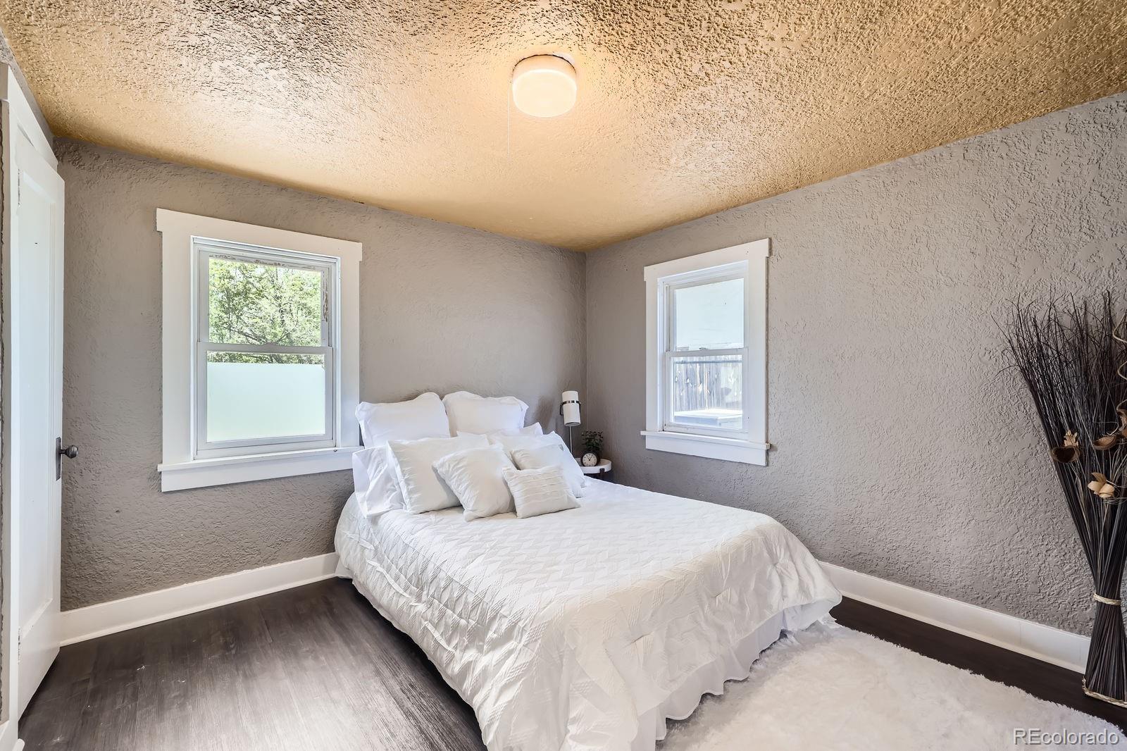 1115 W Quincy Avenue