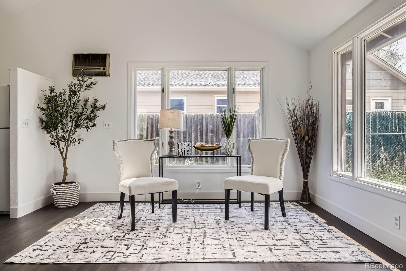 1115 W Quincy Avenue