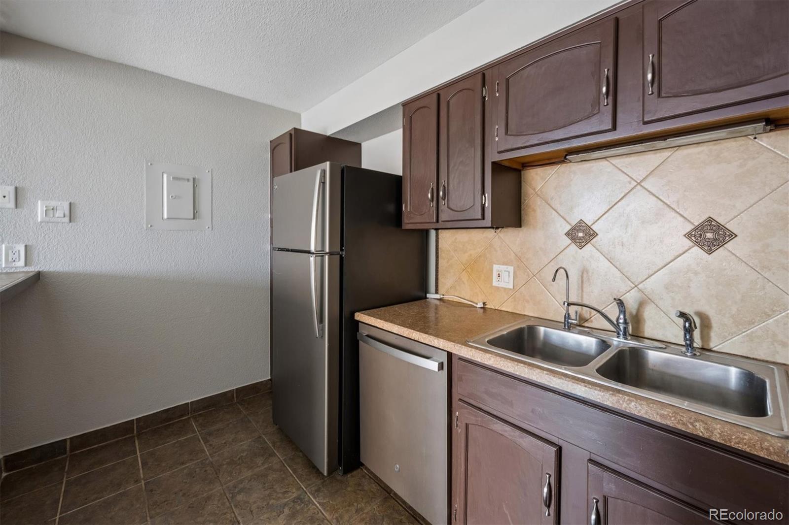 1625 Larimer Street Unit: 702