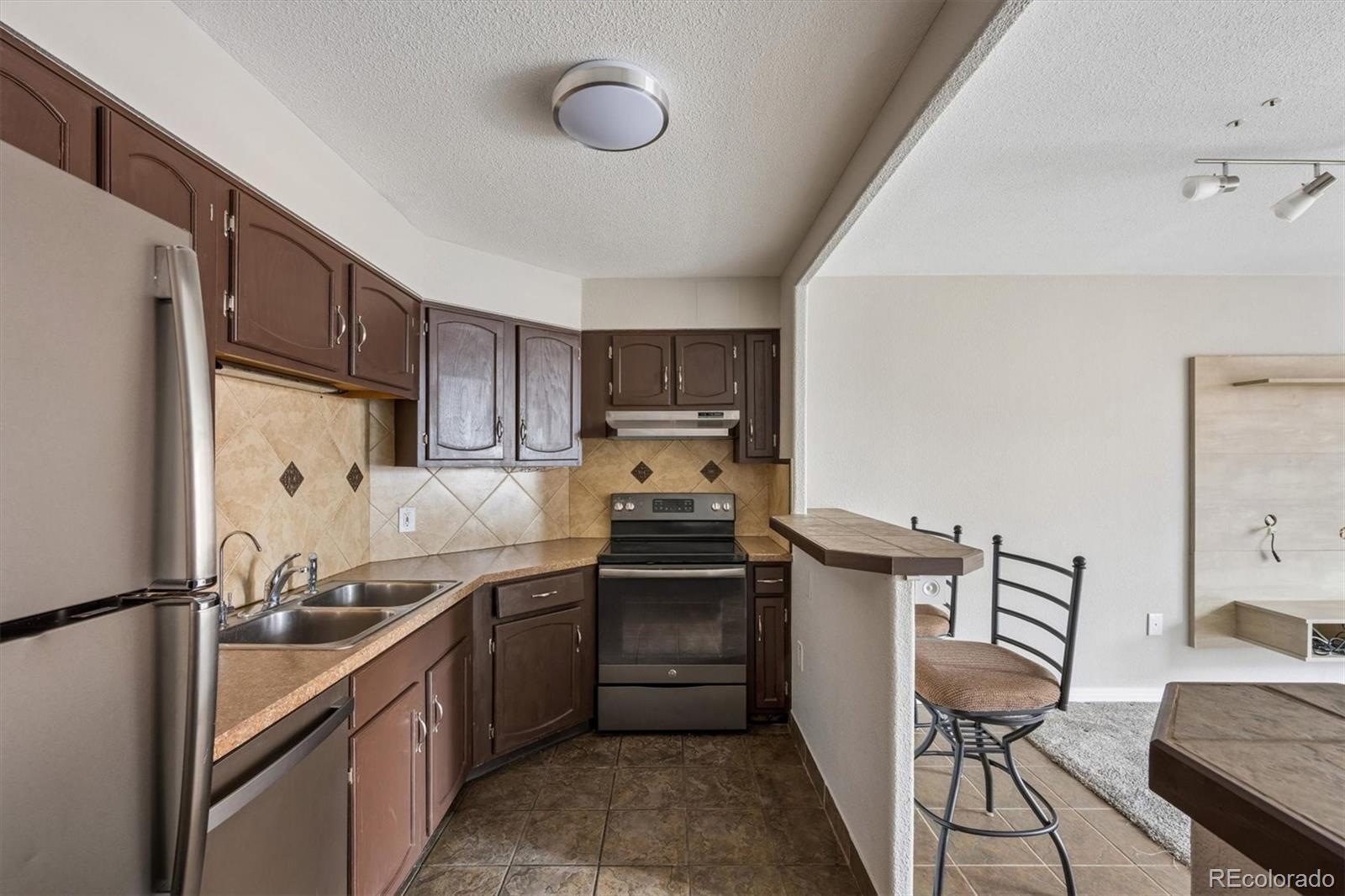 1625 Larimer Street Unit: 702