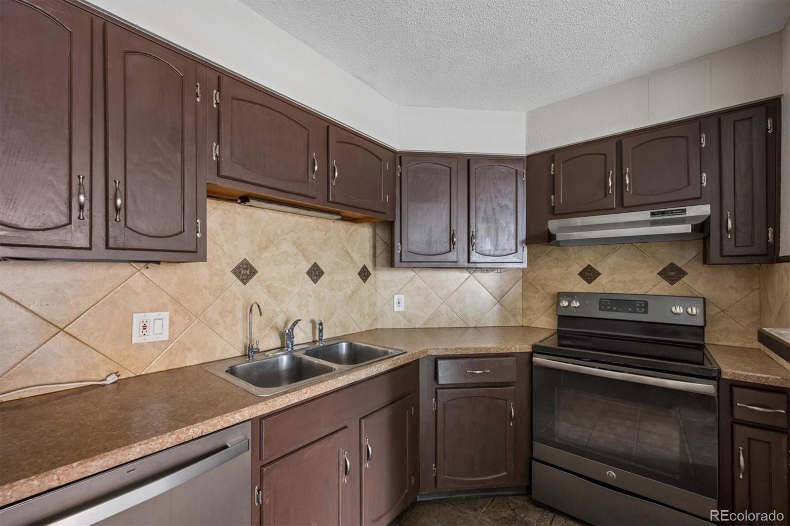 1625 Larimer Street Unit: 702