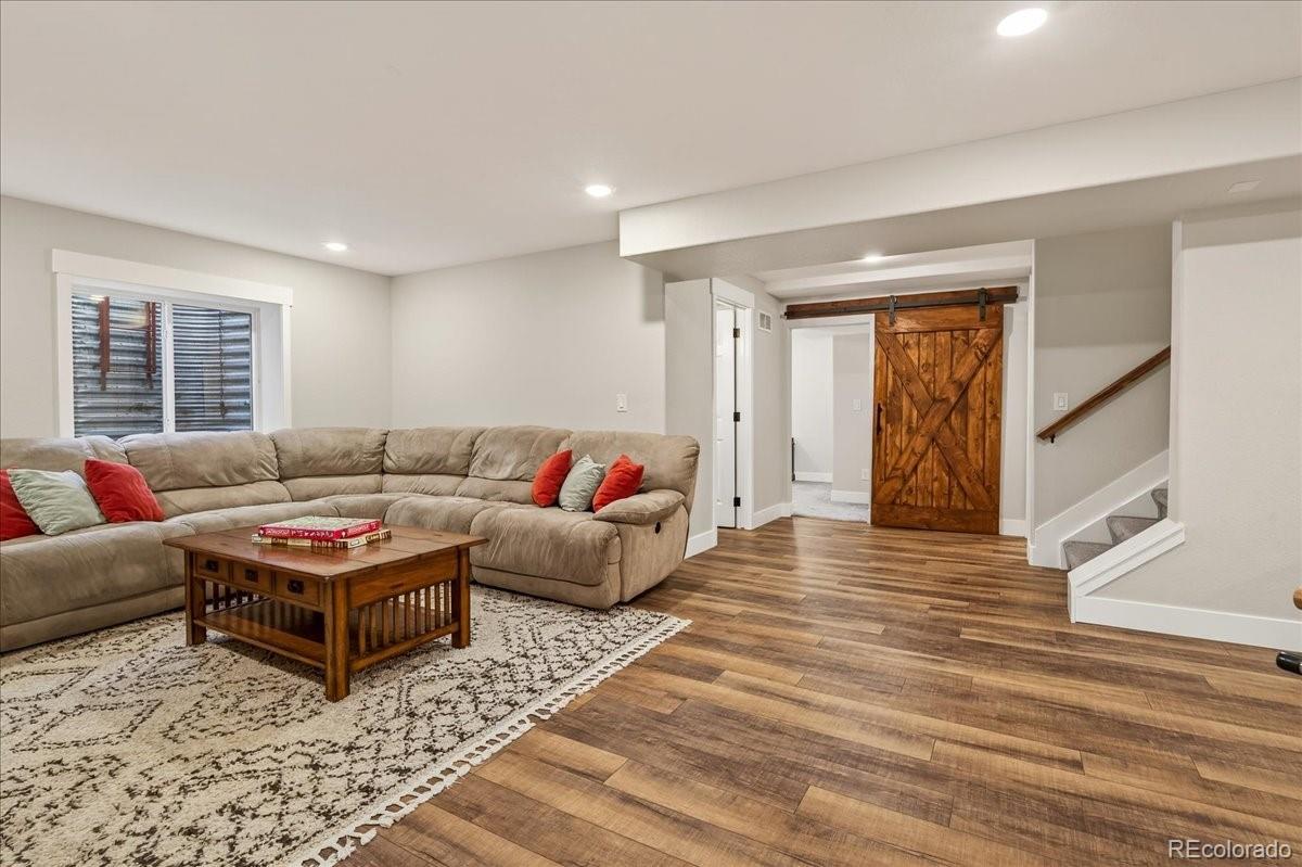 6080 Russell Lane