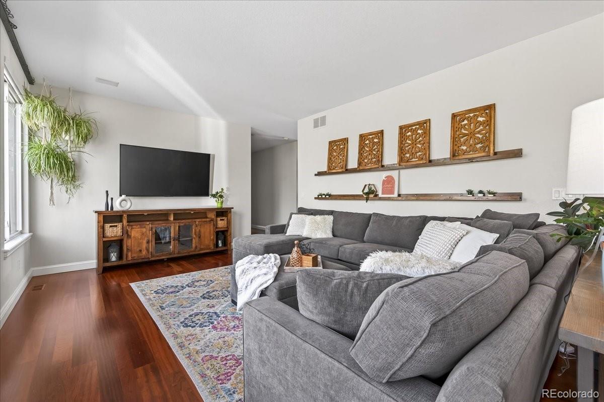 6080 Russell Lane