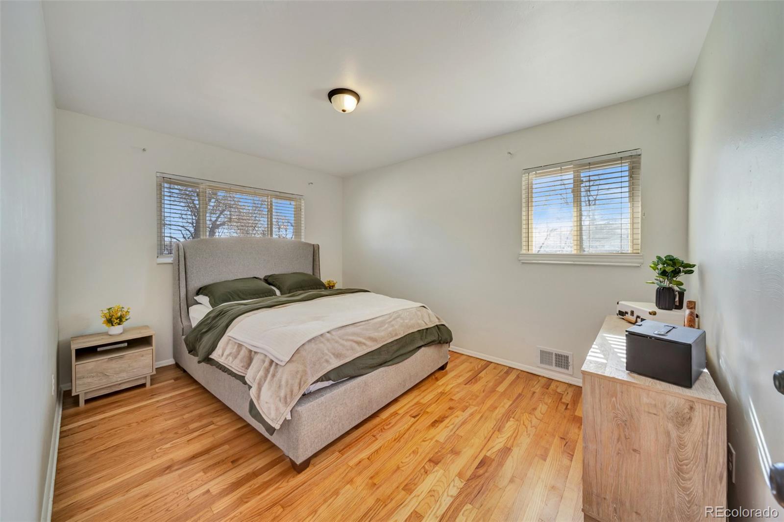 3435 S Raleigh Street