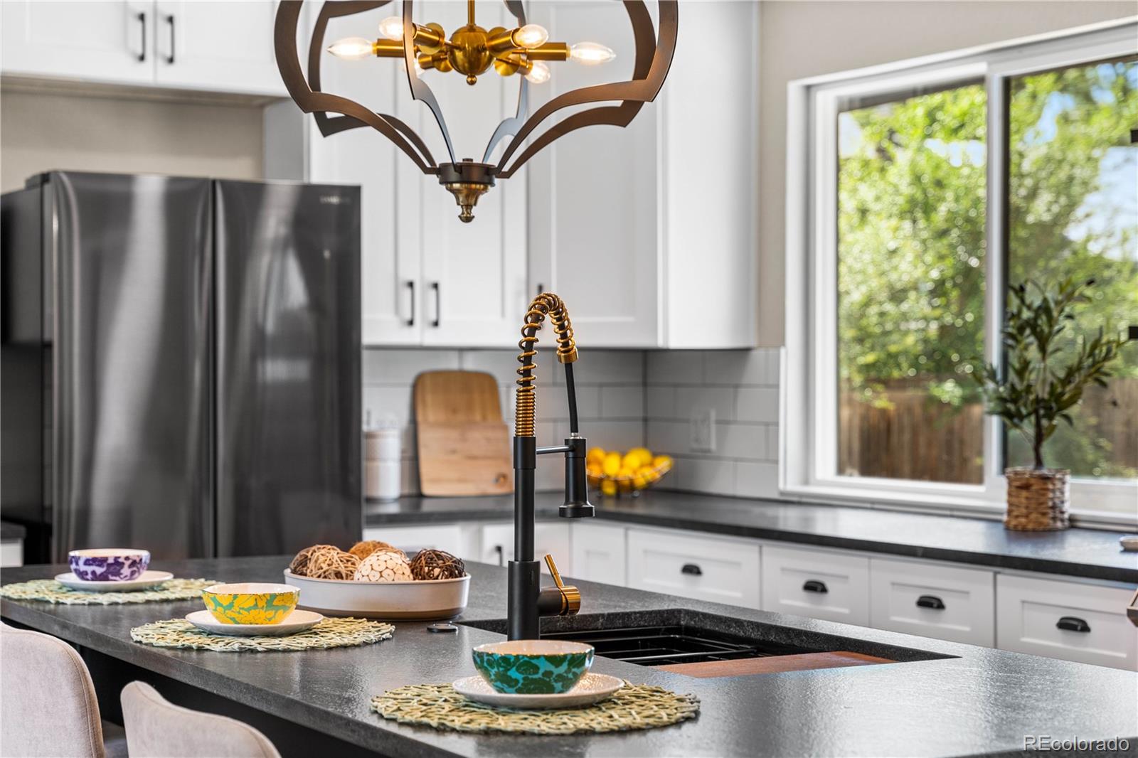 990 E Dogwood Avenue