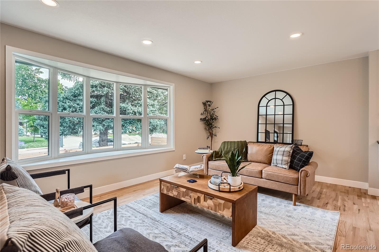 990 E Dogwood Avenue