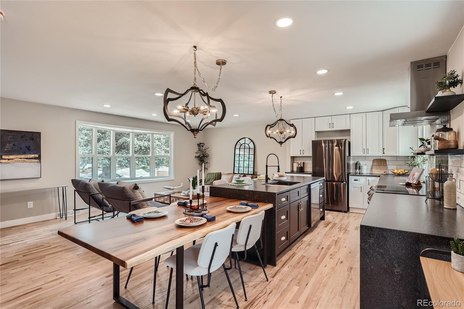 990 E Dogwood Avenue