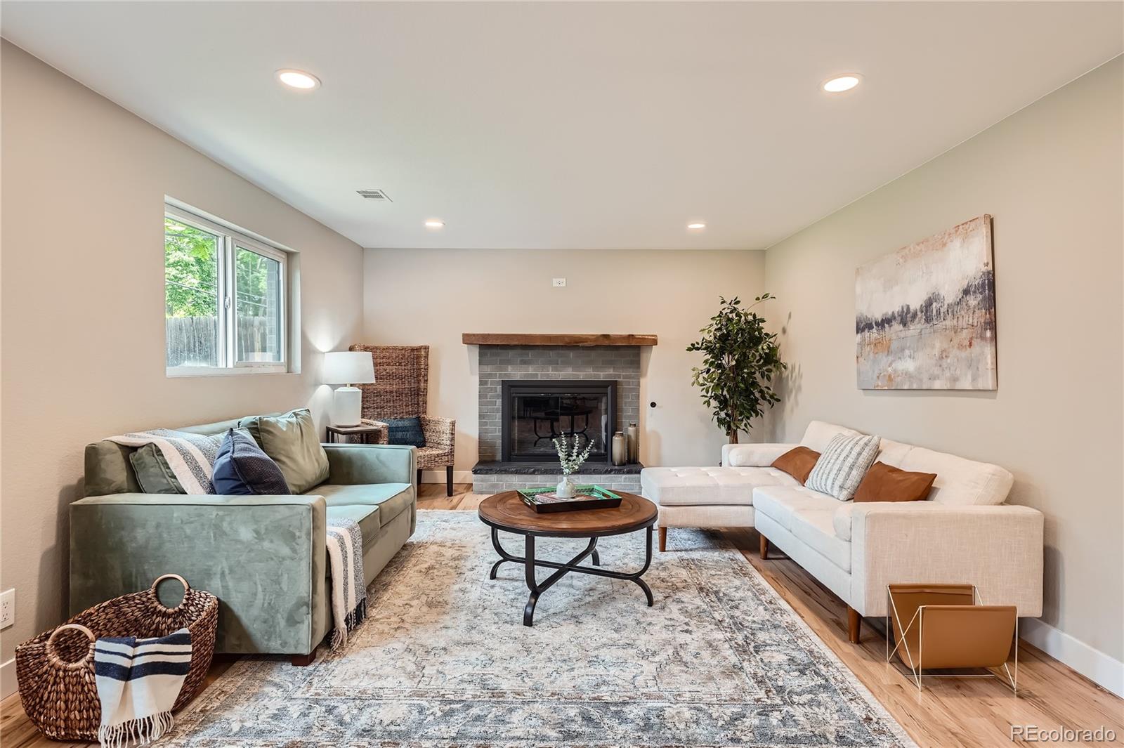 990 E Dogwood Avenue