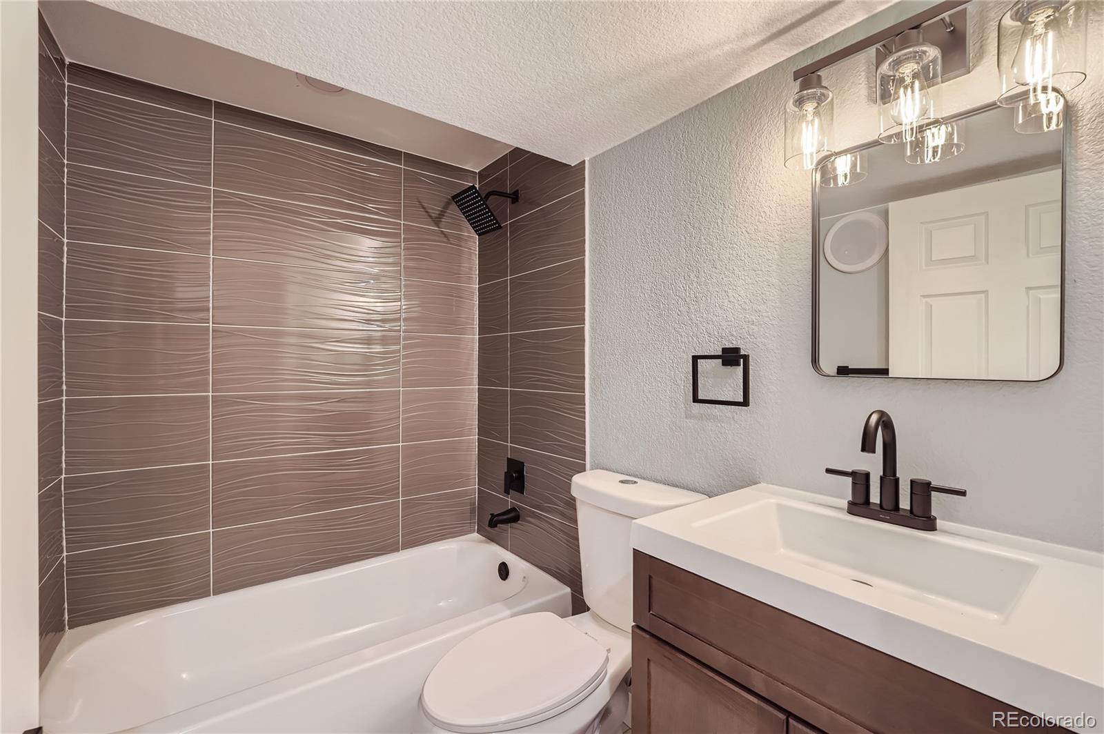 990 E Dogwood Avenue