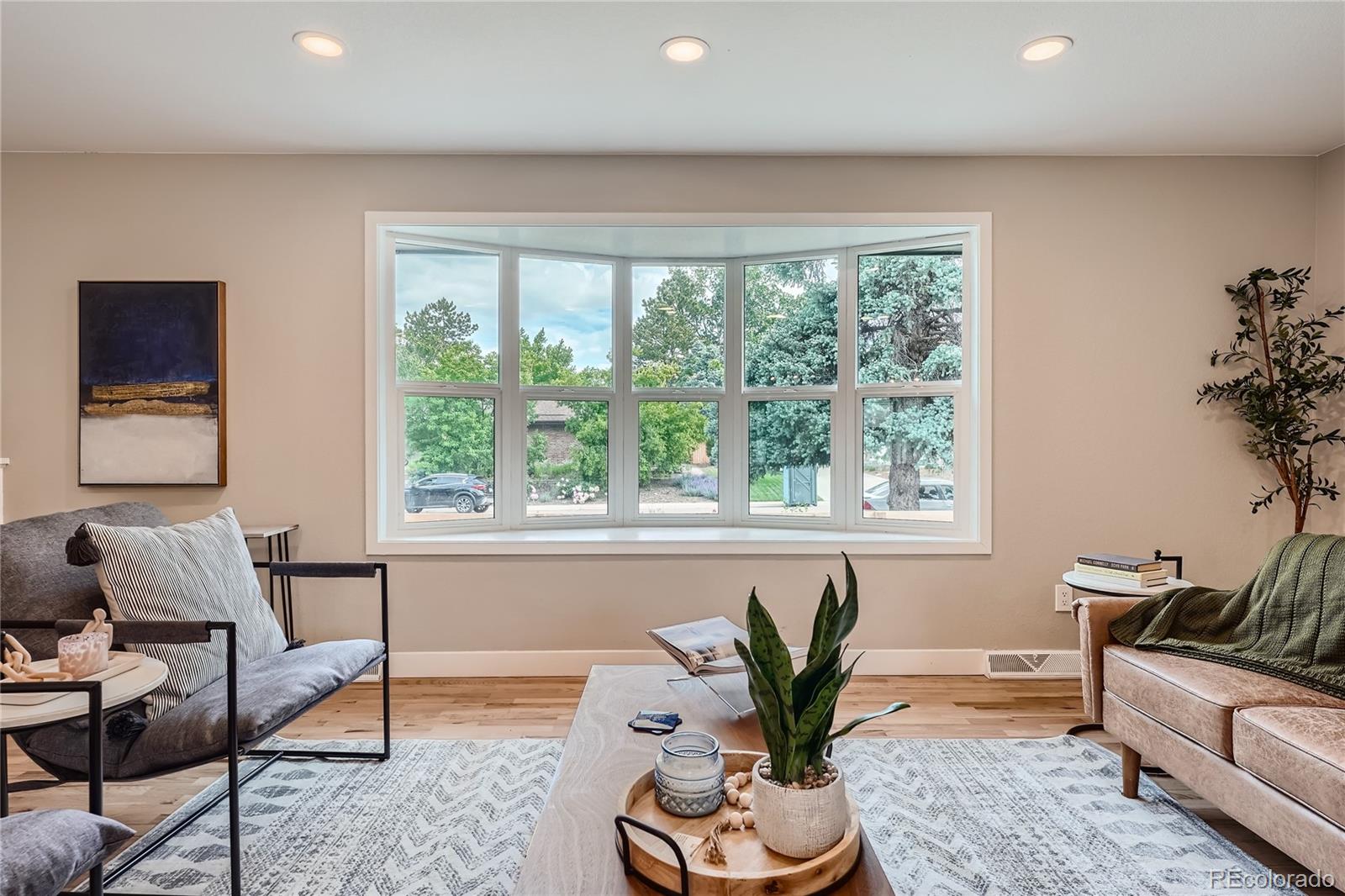 990 E Dogwood Avenue