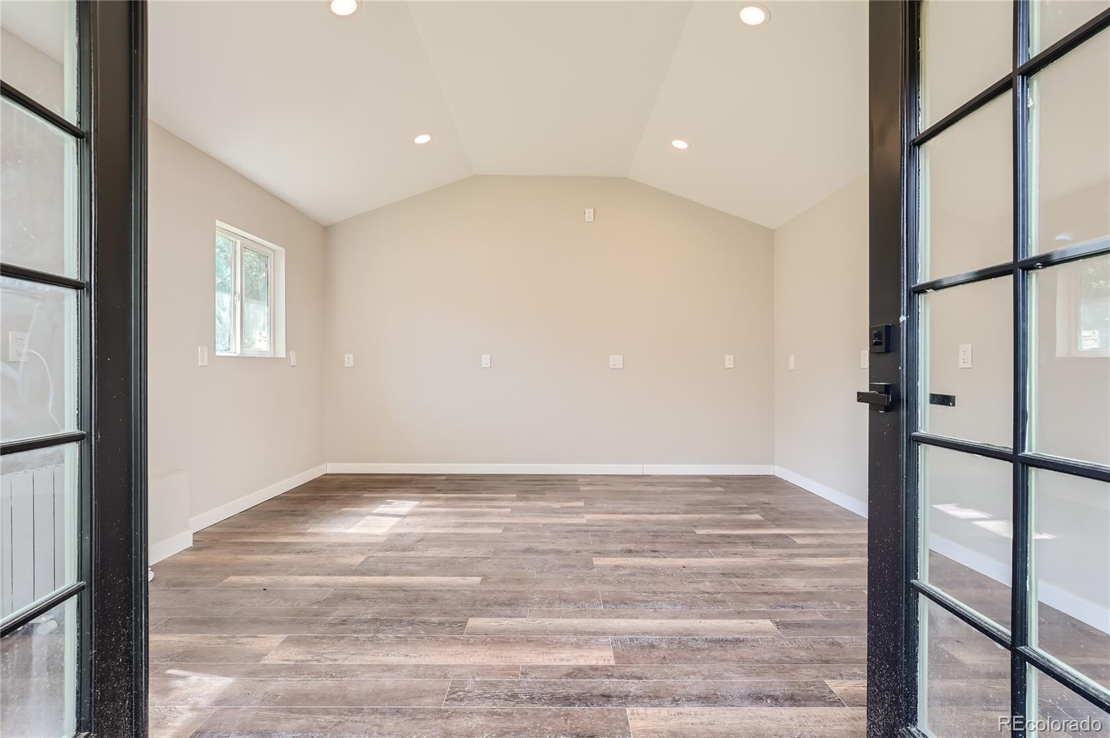 990 E Dogwood Avenue