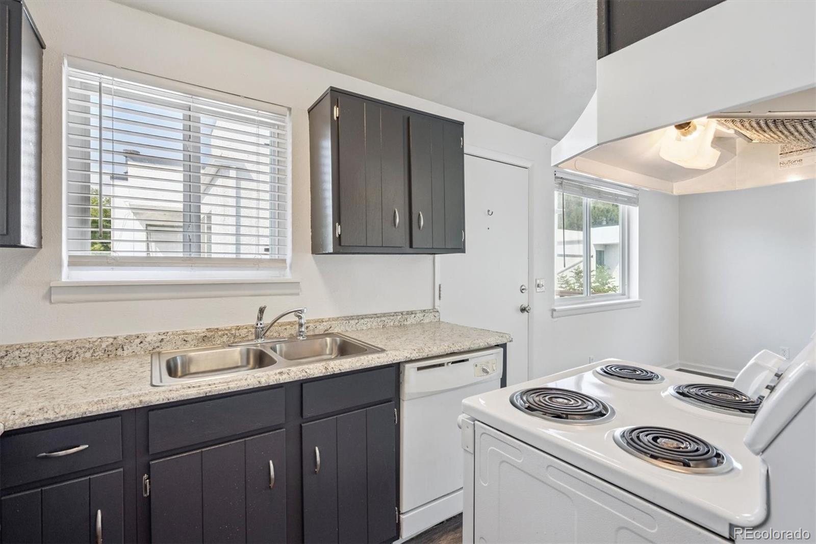 1315 Estes Street Unit: 12B