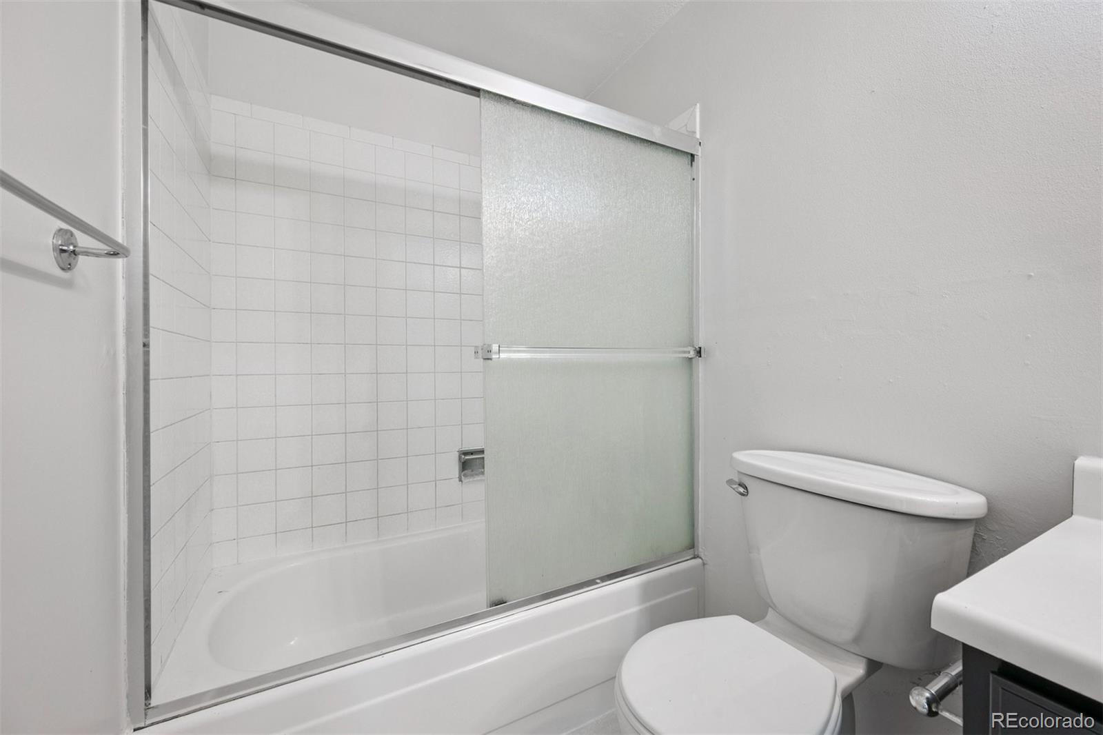 1315 Estes Street Unit: 12B