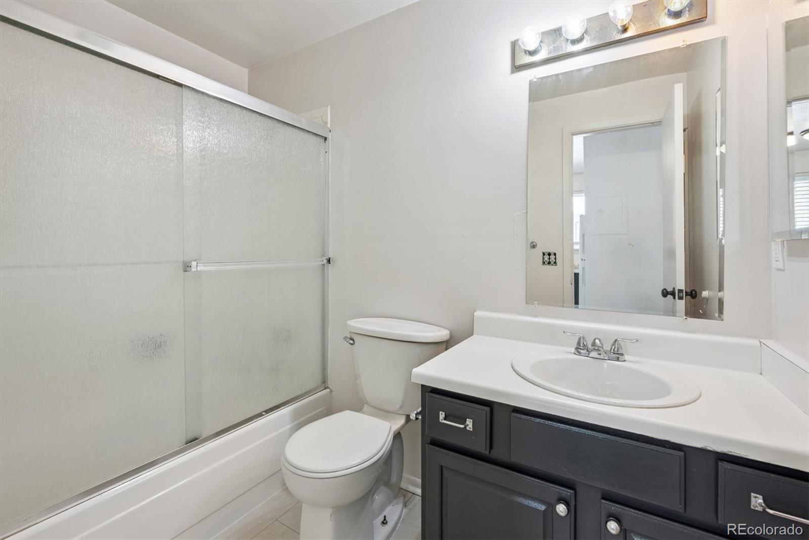 1315 Estes Street Unit: 12B