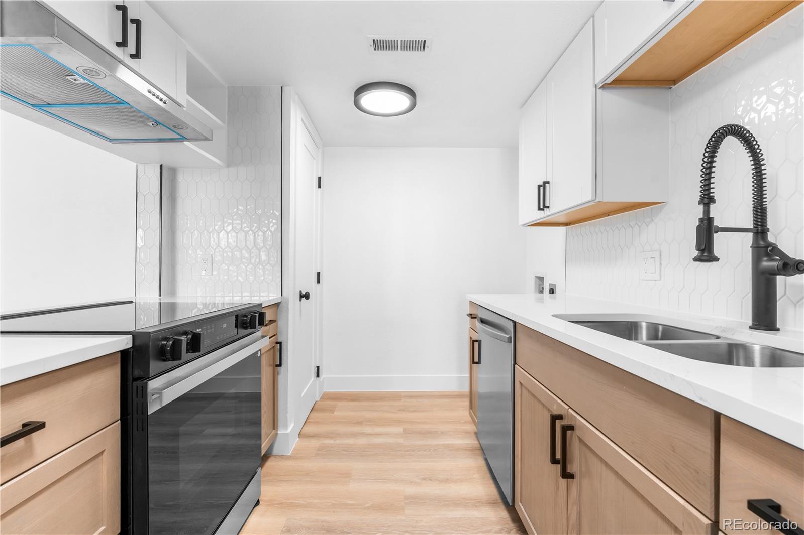 3225 S Garrison Street Unit: 6