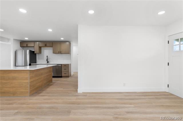 8880 Hoyt Drive
