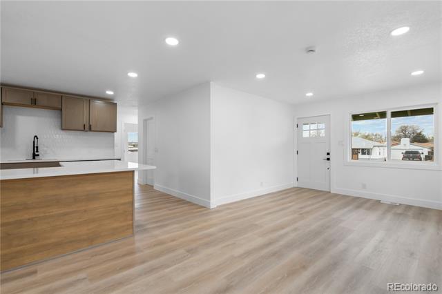 8880 Hoyt Drive