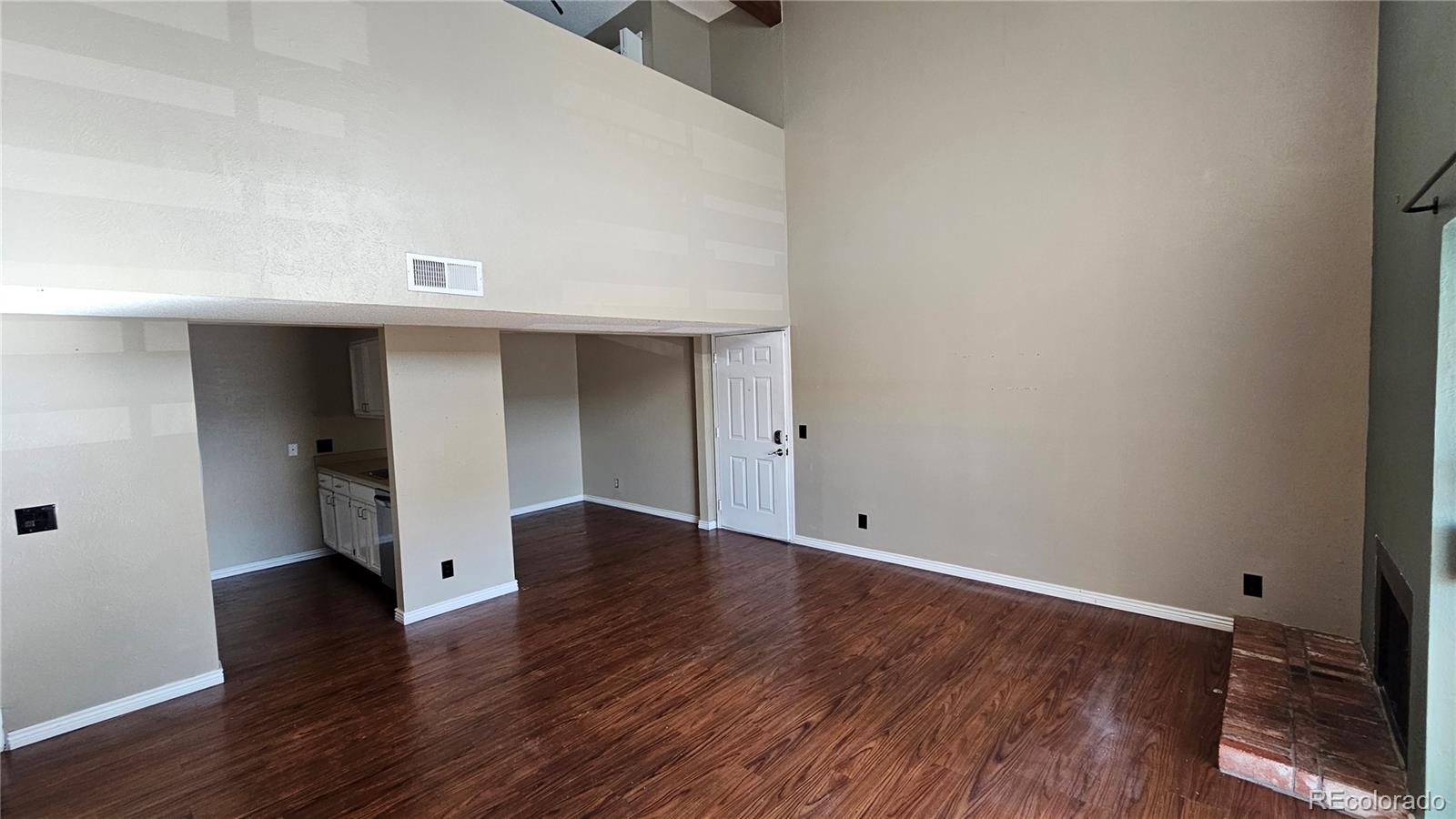 7665 E Eastman Avenue Unit: 204B