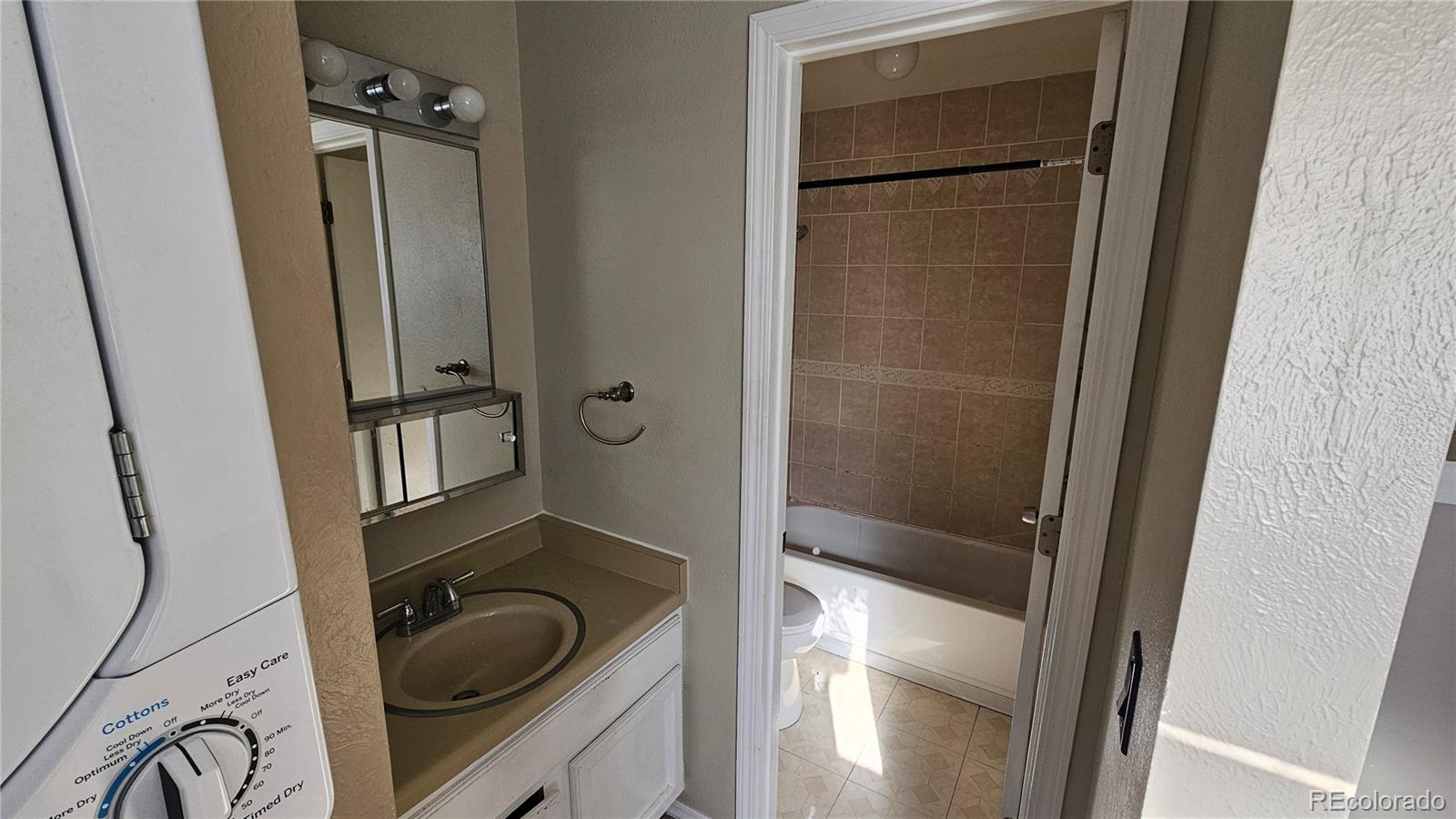 7665 E Eastman Avenue Unit: 204B