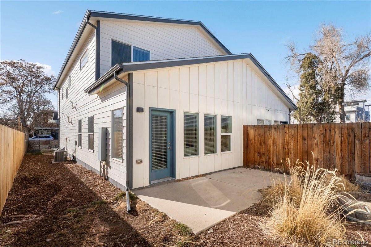 2952 S Delaware Street