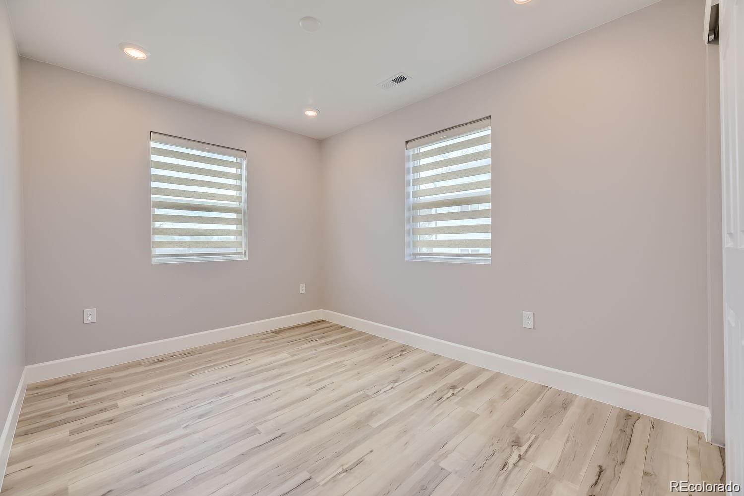 3227 N Steele Street