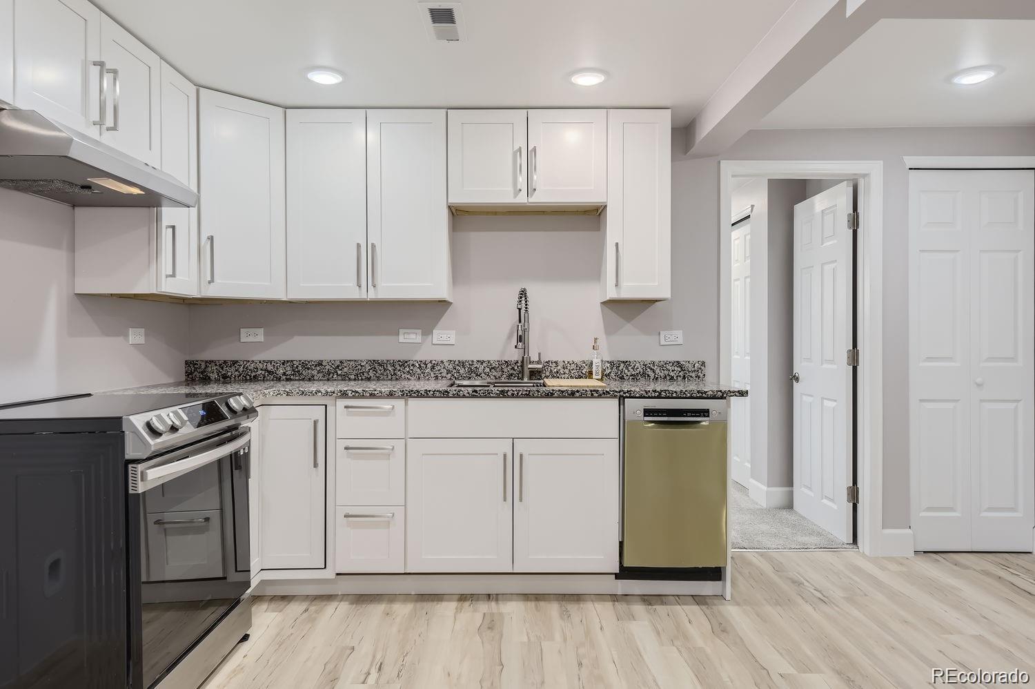 3227 N Steele Street