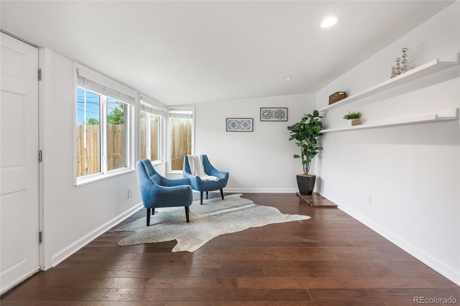 404 S Jasmine Street