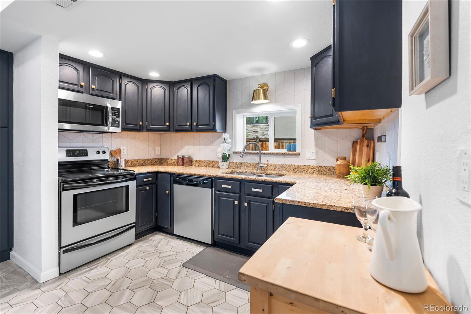 404 S Jasmine Street