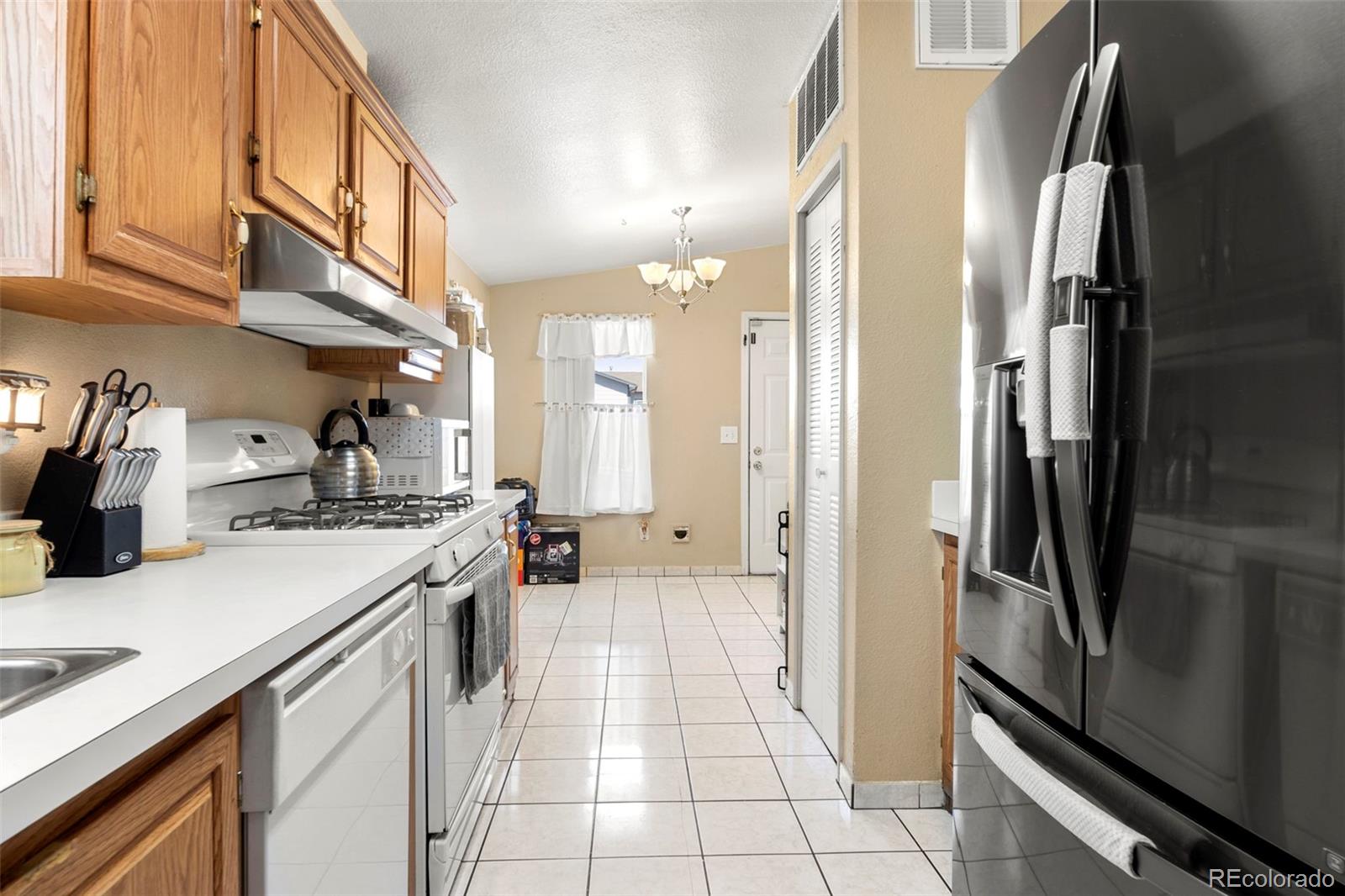 2400 W Wesley Avenue