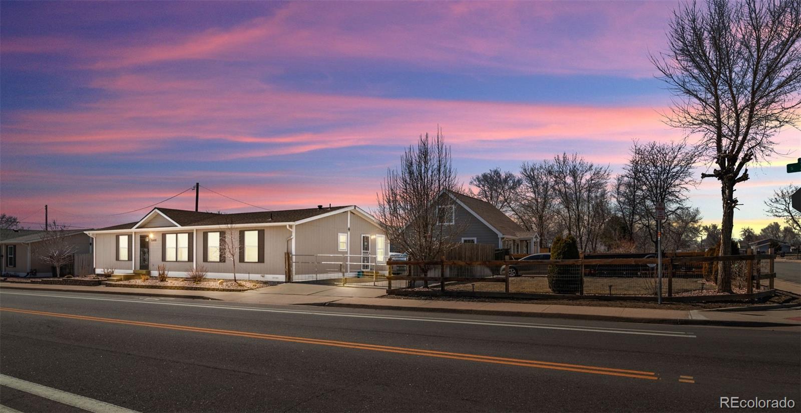 2400 W Wesley Avenue