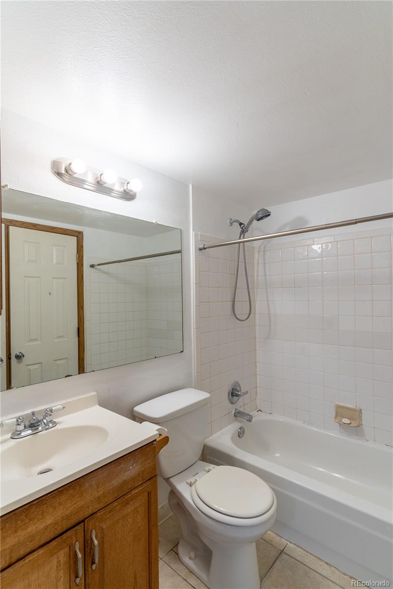 932 S Dearborn Way Unit: 4