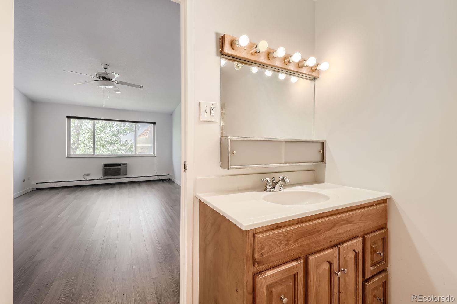 580 S Clinton Street Unit: 7D