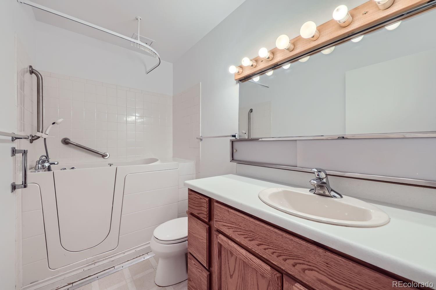 580 S Clinton Street Unit: 7D