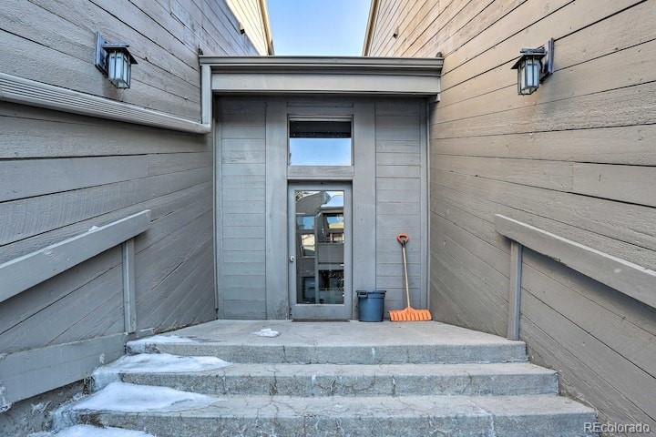 23538 Pondview Place Unit: B