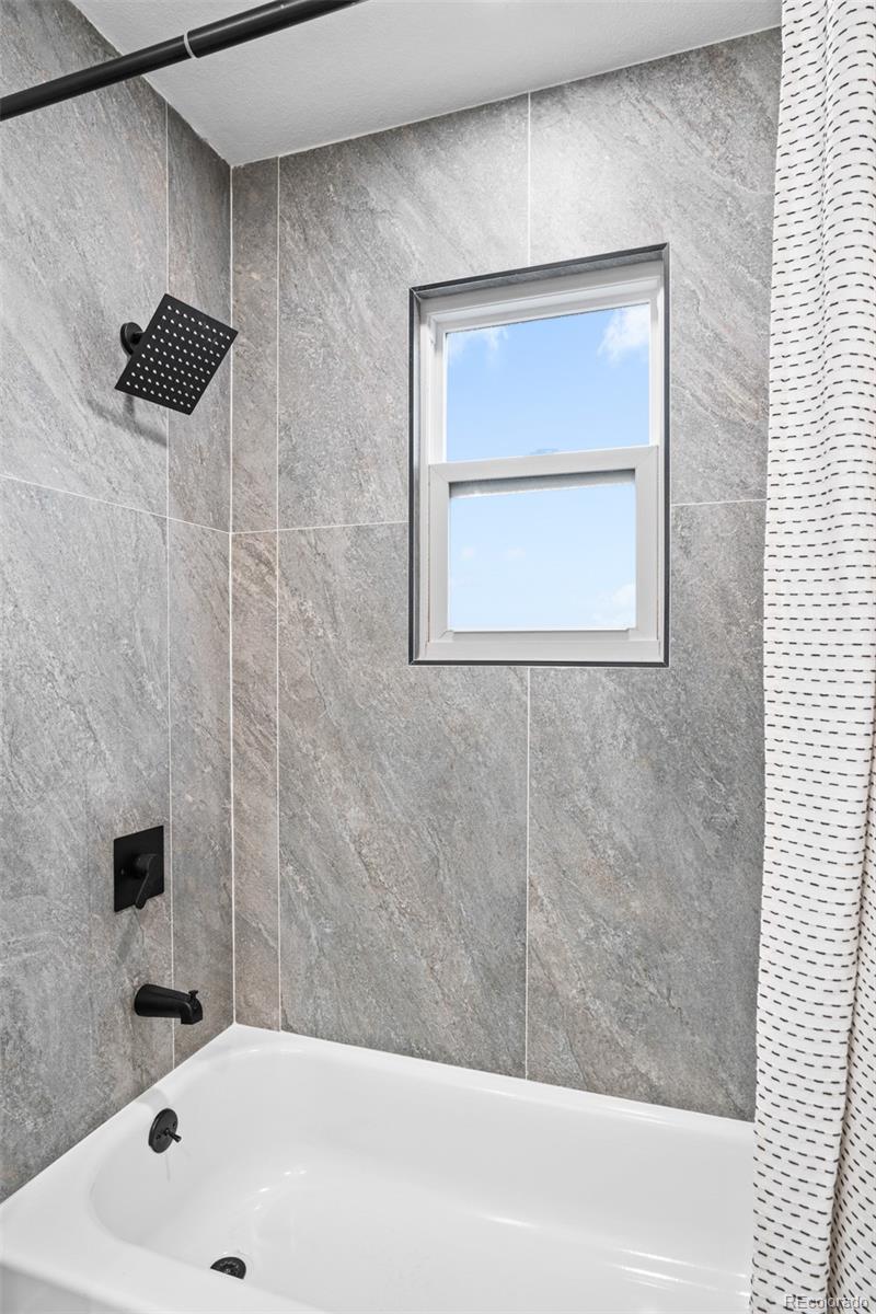 922 Park View Street