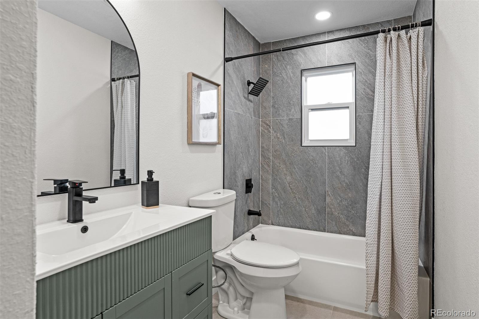 922 Park View Street