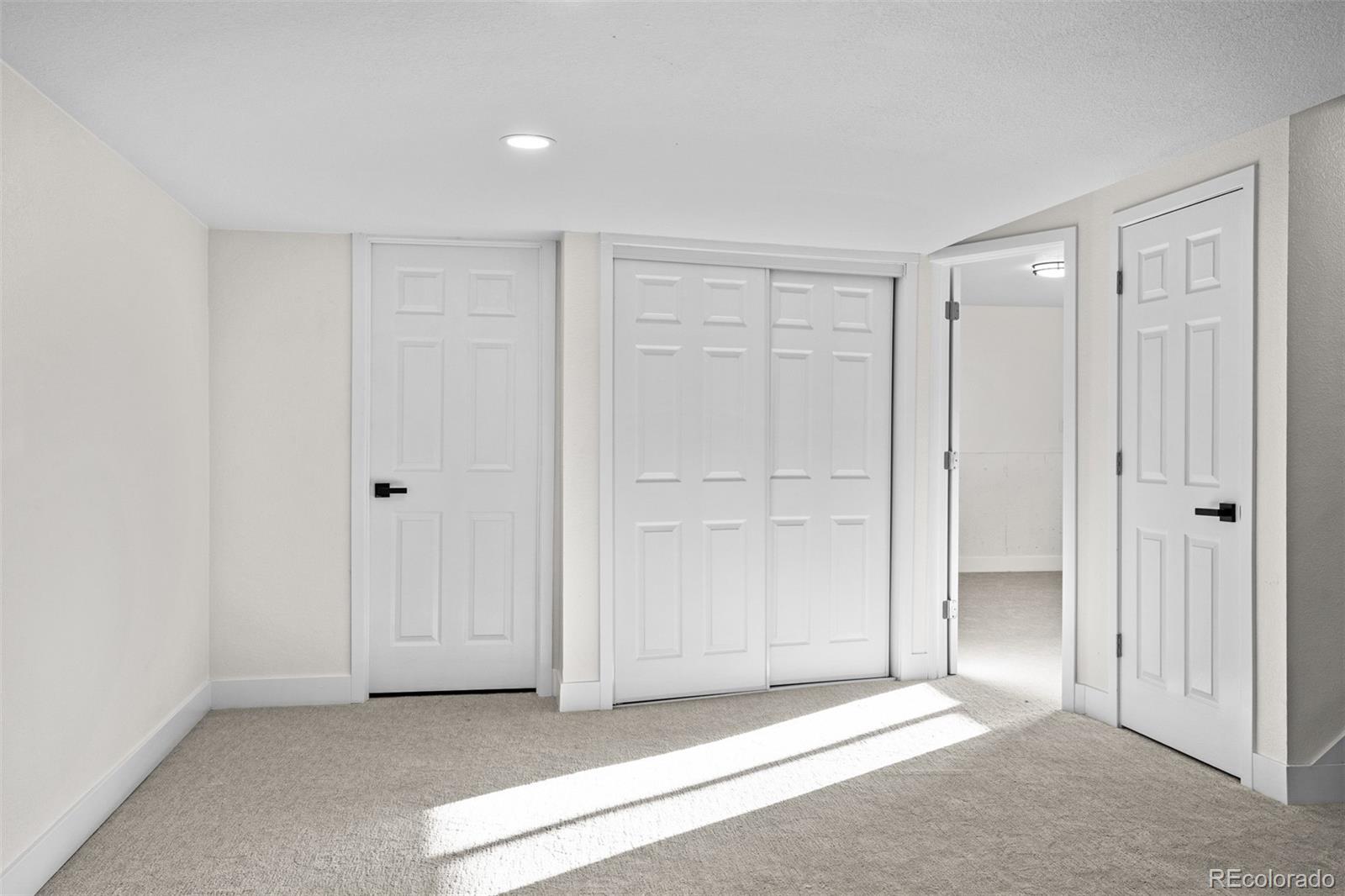 922 Park View Street