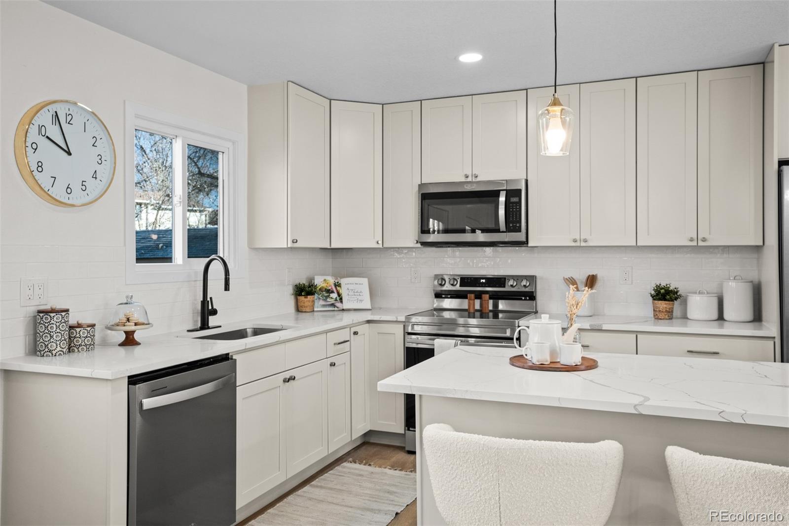 922 Park View Street