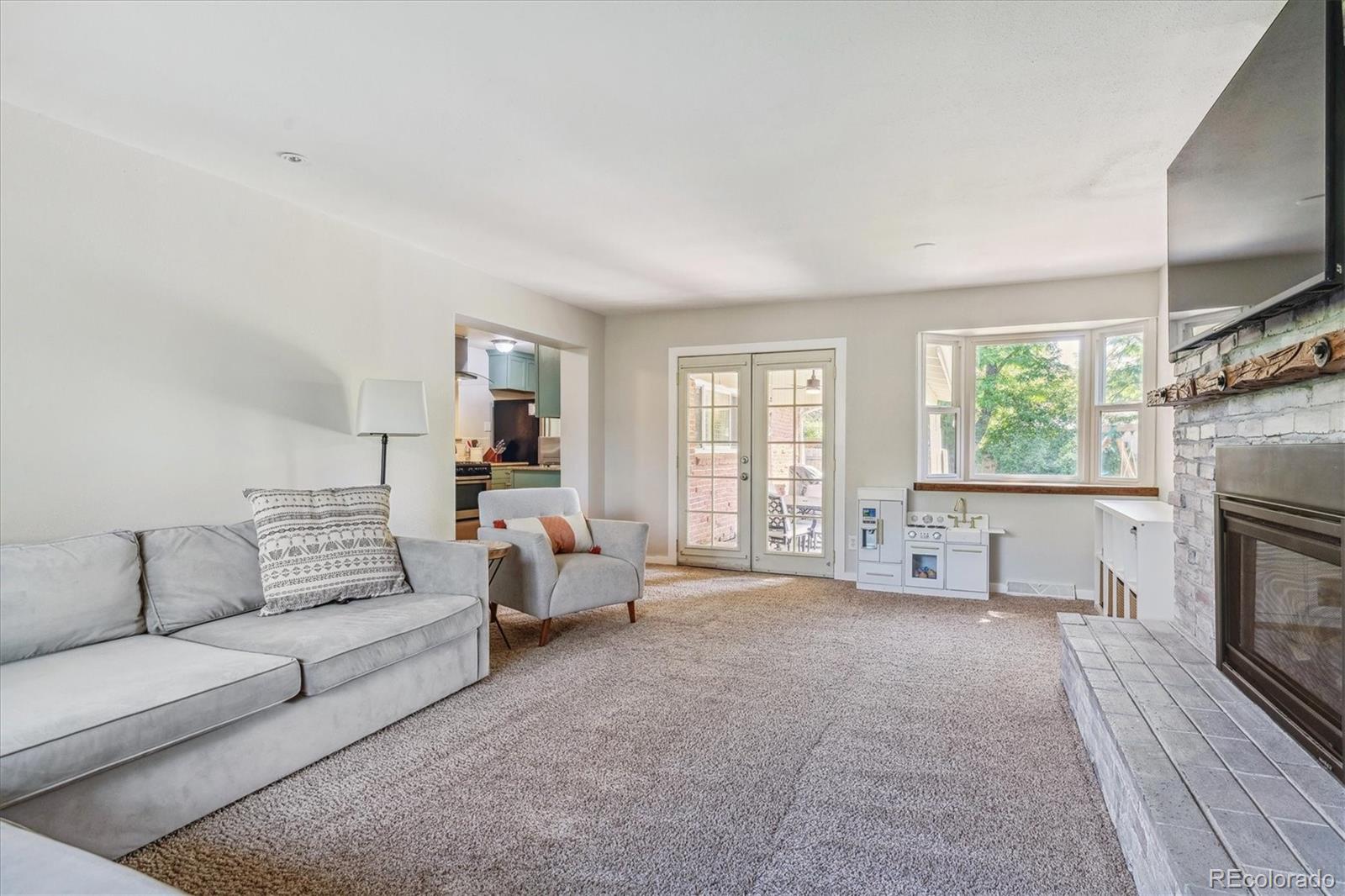 5670 E Amherst Avenue