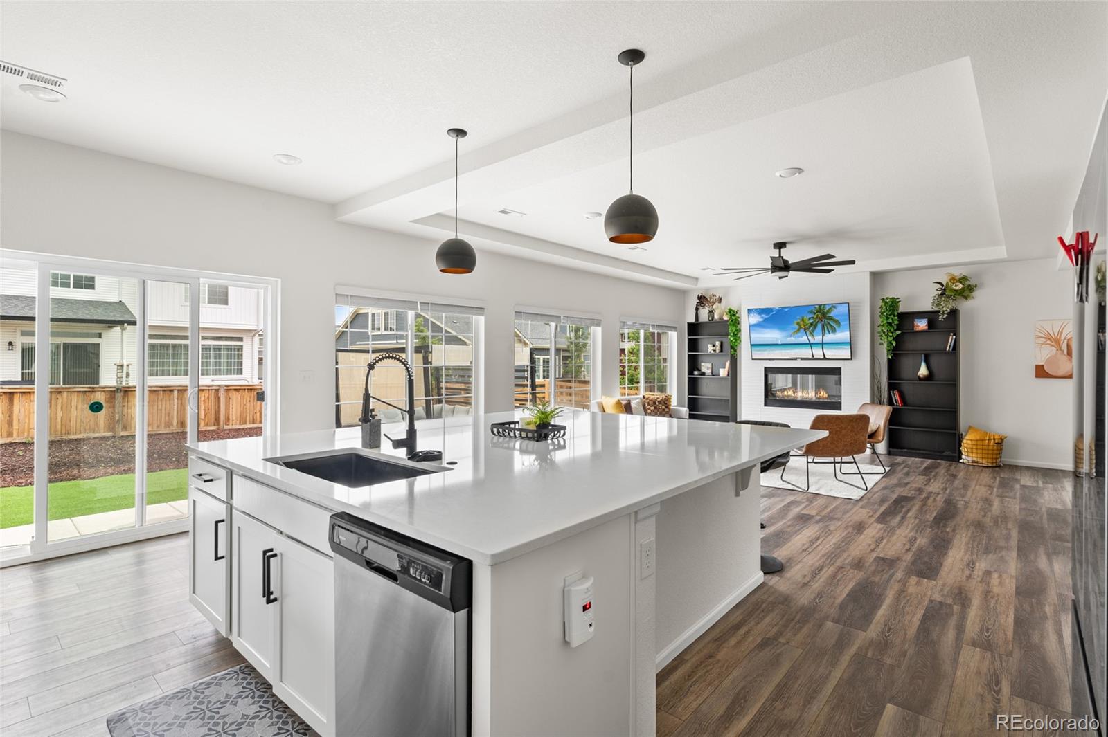 Reunion FReunion F Mobile Street