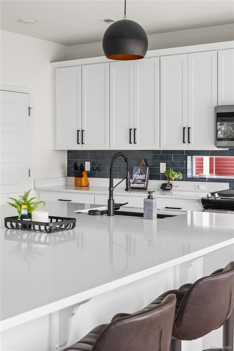 Reunion FReunion F Mobile Street